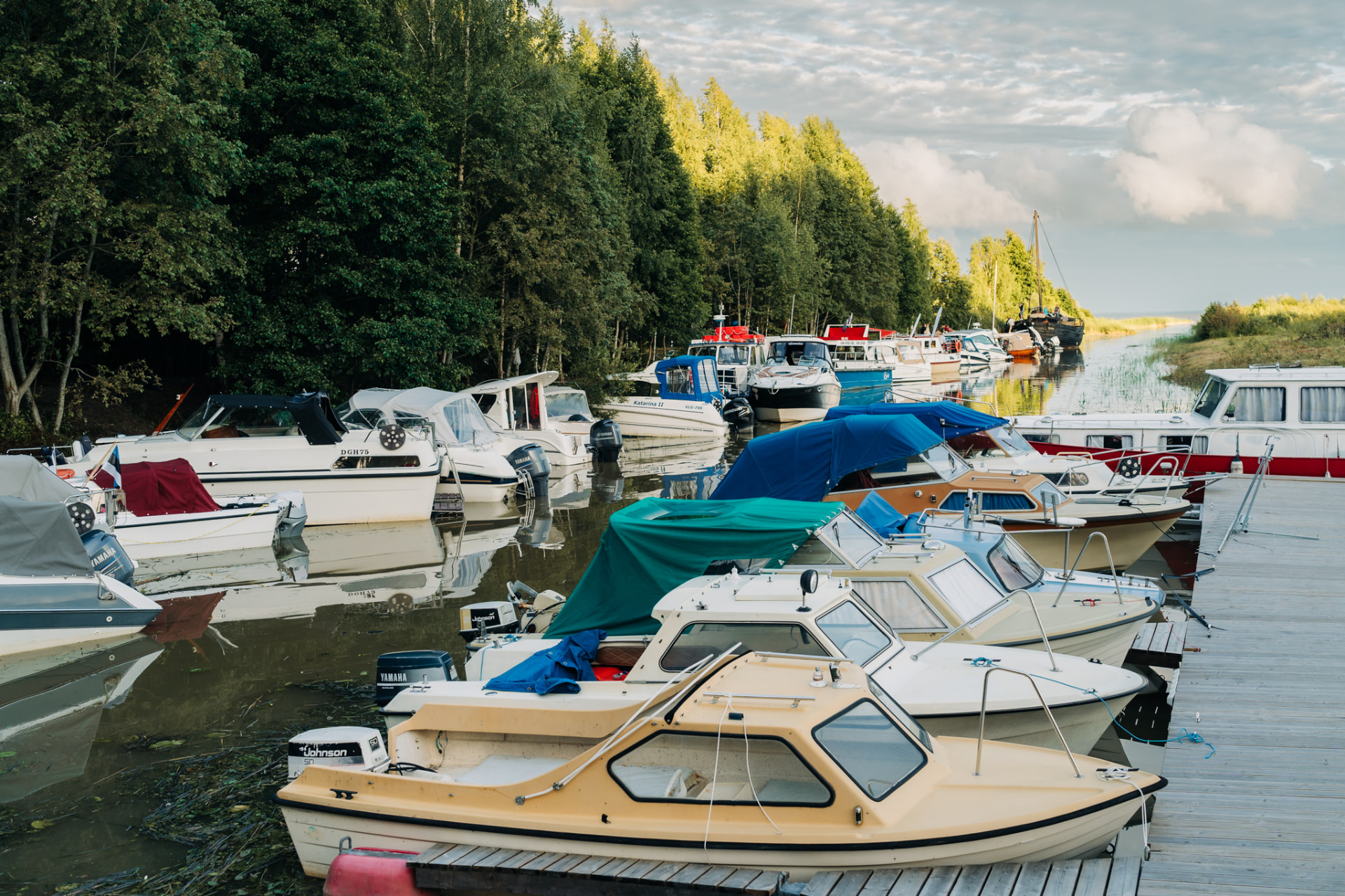 Paadid kai kõrval Ulge sadamas, foto Teevi Pihlak